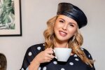 Семенович напялила берет и пофилософствовала о коллапсе в голове: "Вот он, девиз счастливых людей ″