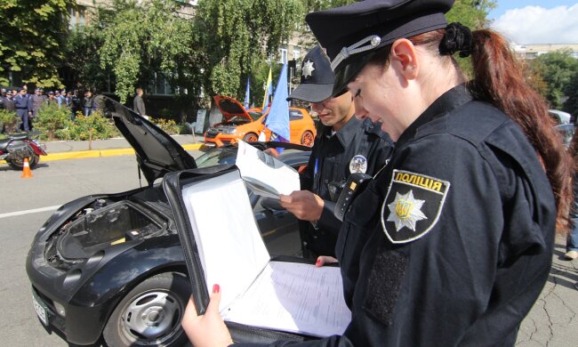 За рідну мову: під Києвом поліцейський вліпив немислимий штраф сім'ї за українську