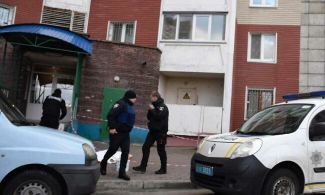 На Сумщині помираюче немовля підкинули жінці під двері