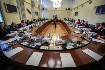 Депутат проміняв мандат на крадений сендвіч