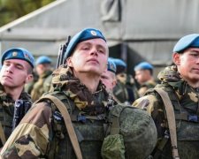 Порошенко переименовал украинские ВДВ