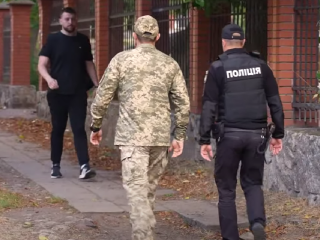 Поліція та ТЦК. Фото: скрін youtube