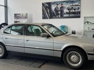 BMW 740i E38, скріншот: YouTube