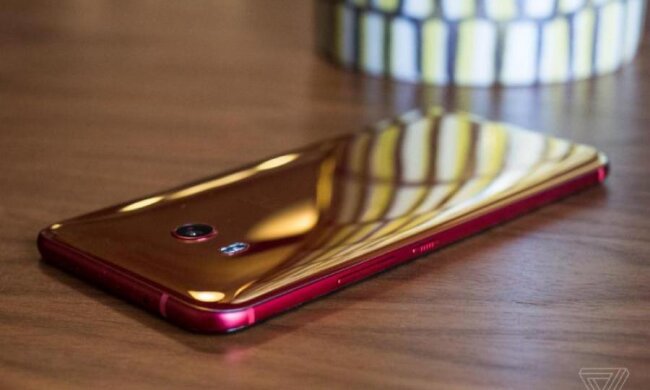В сеть слили информацию о секретных телефонах HTC