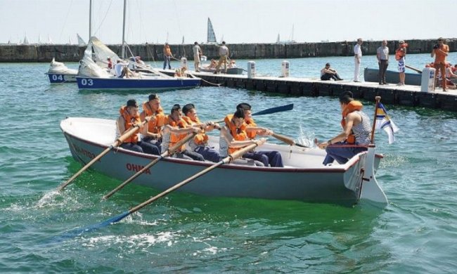 Курсанти-моряки влаштували перегони на шлюпках 
