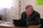 Пенсіонери, які працюють з ноутубуком. Фото: youtube