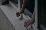 Молода дівчина під Києвом викинулась з вікна багатоповерхівки: подробиці
