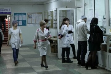 В Запорожье озверевшая девушка начинила подругу пулями, медики собирают по частям: за снайпершу "покаялись" родители