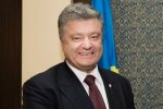 Порошенку зробили макіяж, а Парубію відростили волосся: відомі політики кардинально змінили імідж, кумедні фото