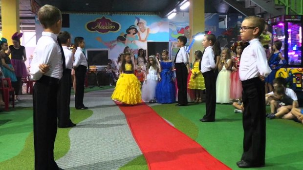 На детском конкурсе красоты раздевались и танцевали стриптиз: ладошки вспотели не только у взрослых