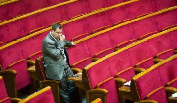 Массовый прогул: Сколько депутатов не вышли на работу