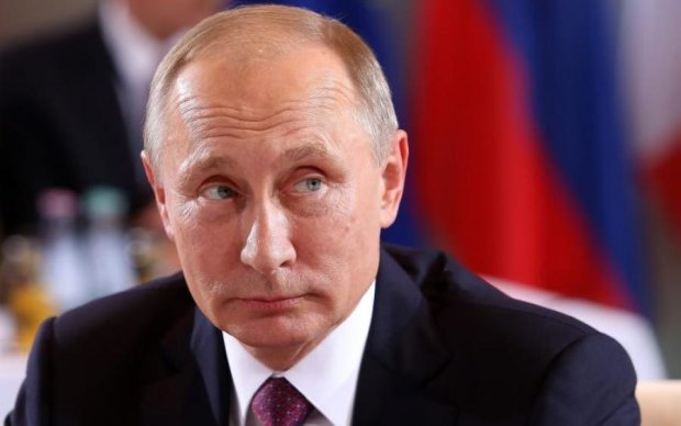 Поперек горла: чому росіяни не відпустять Путіна