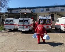 У Тернополі медики швидкої нарвалися на гнів п'яної пацієнтки - "Накинулася і побила"