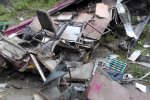 Індійський автобус зірвався з обриву - десятки жертв