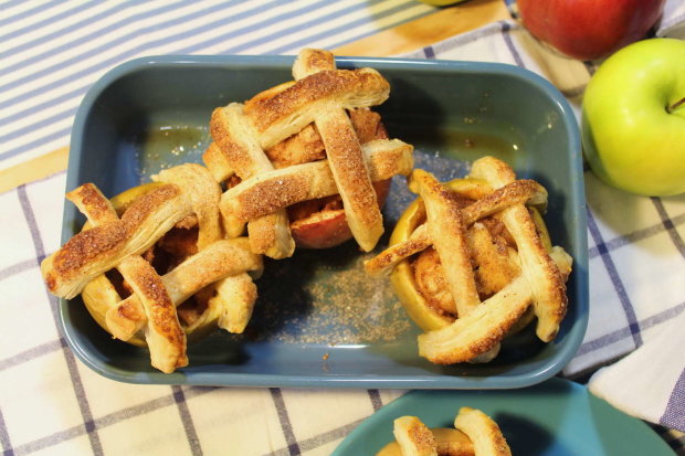 Печеные в духовке яблоки с корицей: самый вкусный рецепт
