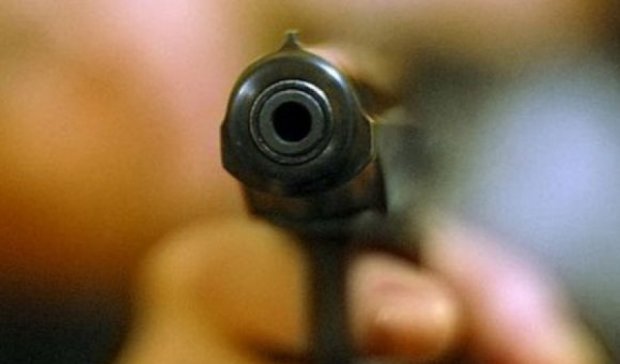Вооруженный мужчина угрожал посетителям магазина в Фастове