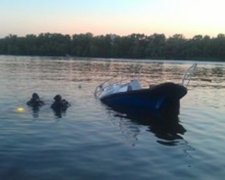 На Дніпрі перевернувся катер: є постраждалі