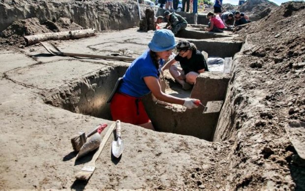 Дивний збіг: археологи знайшли на городі 4000 річний порошок