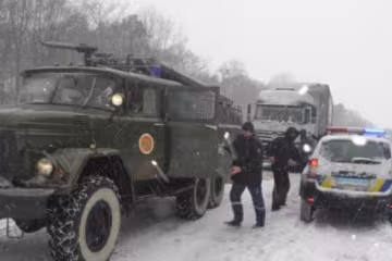 Снігопади обмежили рух на основних трасах