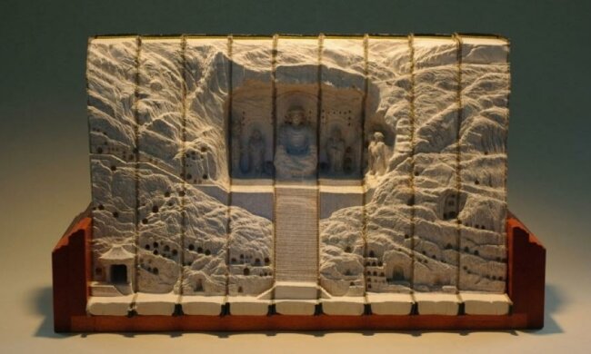 Канадський скульптор скалпелем перетворює старі книги на шедеври