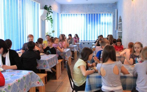 Под Киевом ЧП в очередном летнем лагере: дети госпитализированы с острой инфекцией