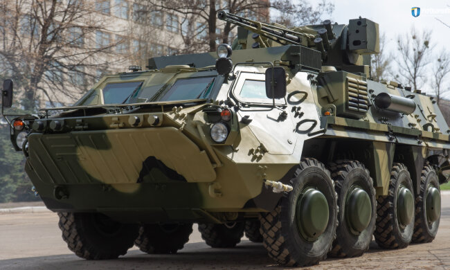 Из Одессы в Киев мчатся БТРы, люди в форме вооружены до зубов: украинцев испугали воинственные кадры