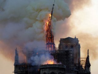 Пожар в Соборе Парижской Богоматери