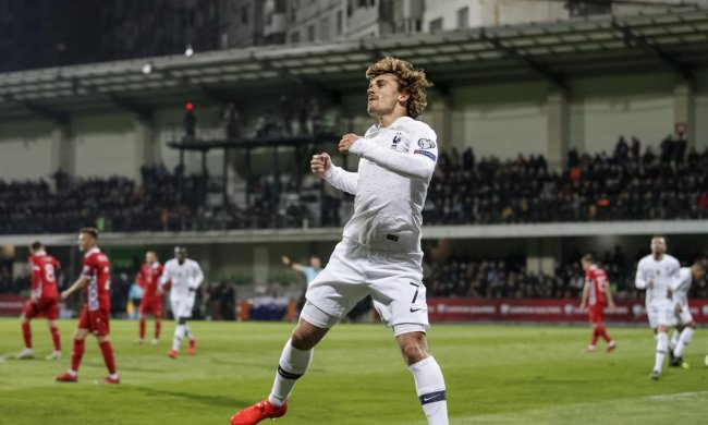 Сборная Франции выжала виноградный сок из молдаван на их территории