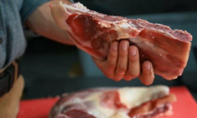 "Mercedes" намагався провезти 16 тонн яловичини в Крим