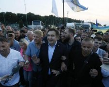 Українські прикордонники попросили автограф у Саакашвілі