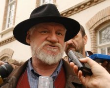 Військовий злочинець прийняв отруту під час суду: відео