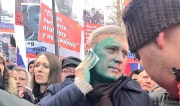 Марш Нємцова: Касьянова облили зеленкою