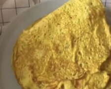 Млинці без борошна: фото скрін Ютуб