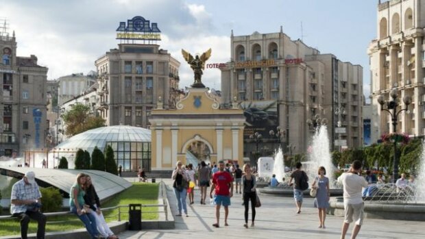 "Хотел купить мороженое: в центре Киева мужчину избили из-за украинского языка