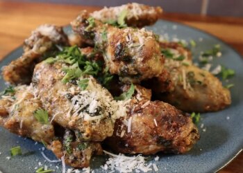 Крыльца, глазированные пармезаном: фото скрин Ютуб