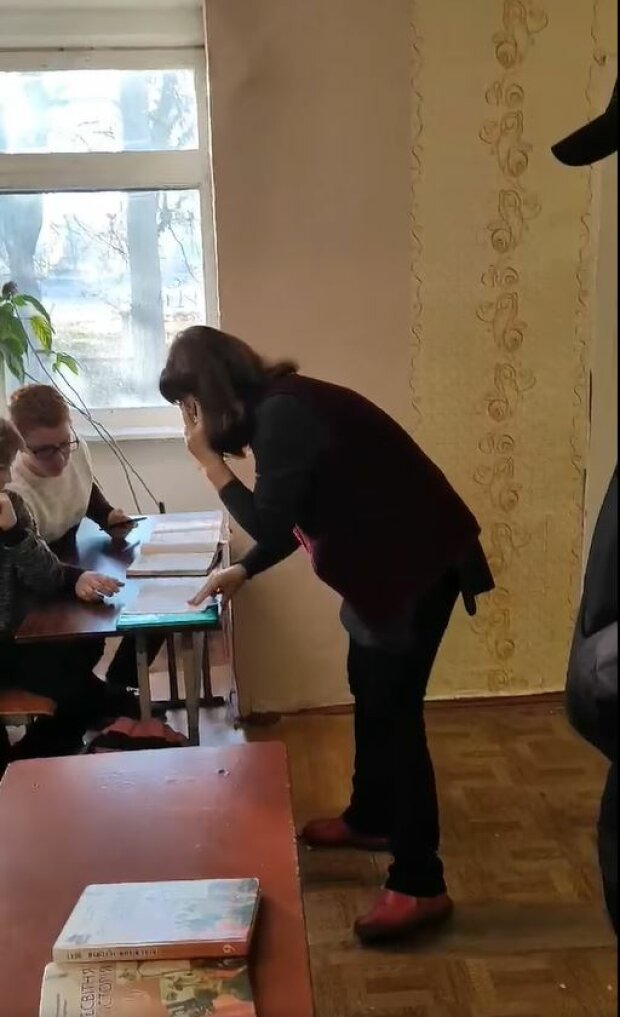 Копи і вчителька, скріншот: Facebook
