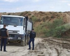 Прикрили лавочку: в Одесі припинили незаконний видобуток піску