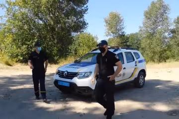 У Києві знайшли задубіле малятко в парку, одягнене по-літньому: горе-батьки батьки махнули рукой