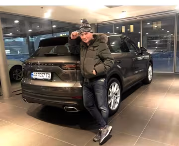 Киевский чиновник купил элитное Porsche, а теперь делает вид, что не знает об этой машине