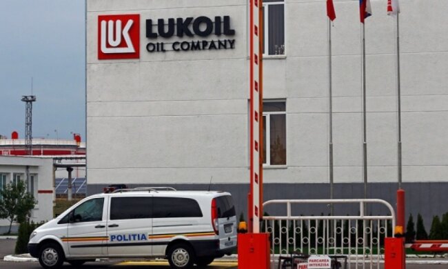 Китайці хочуть придбати завод Лукойл в Румунії