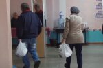 Выдача гуманитарной помощи. Фото: скрин youtube