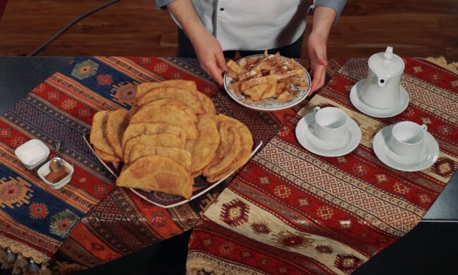 Приготування чебуреків, скріншот: YouTube