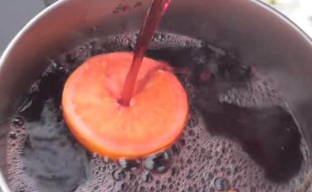 1. Безалкогольный глинтвейн на виноградном соке с апельсином, лимоном и клюквой