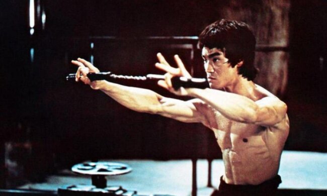 Робота навчили трюкам Брюса Лі: відео