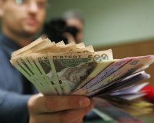 Українці отримають по 4 тисячі в наступному місяці: кому пощастить