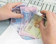Кабмин повысит зарплаты врачей и учителей на 19 процентов