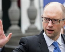 Яценюк підтримує довгостроковий ввезення авто на іноземних номерах