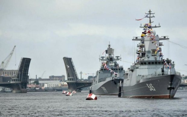 Російський корабель прорвався в порт Херсона