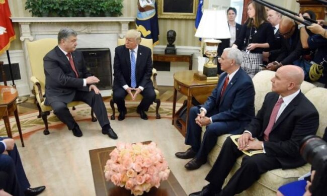 Трамп "победно" прокомментировал встречу с Порошенко