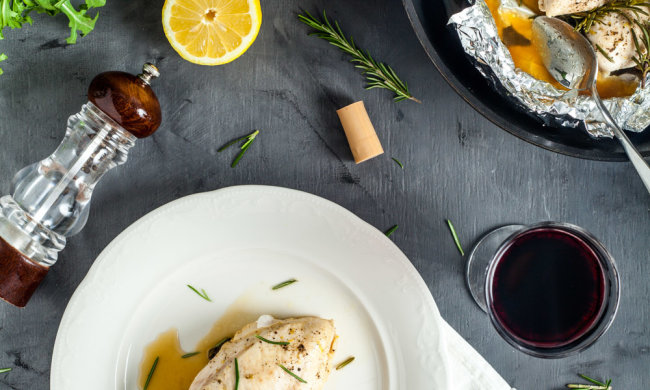 Куряча грудка в конверті, запечена з овочами і сиром: рецепт, який сподобається кожному